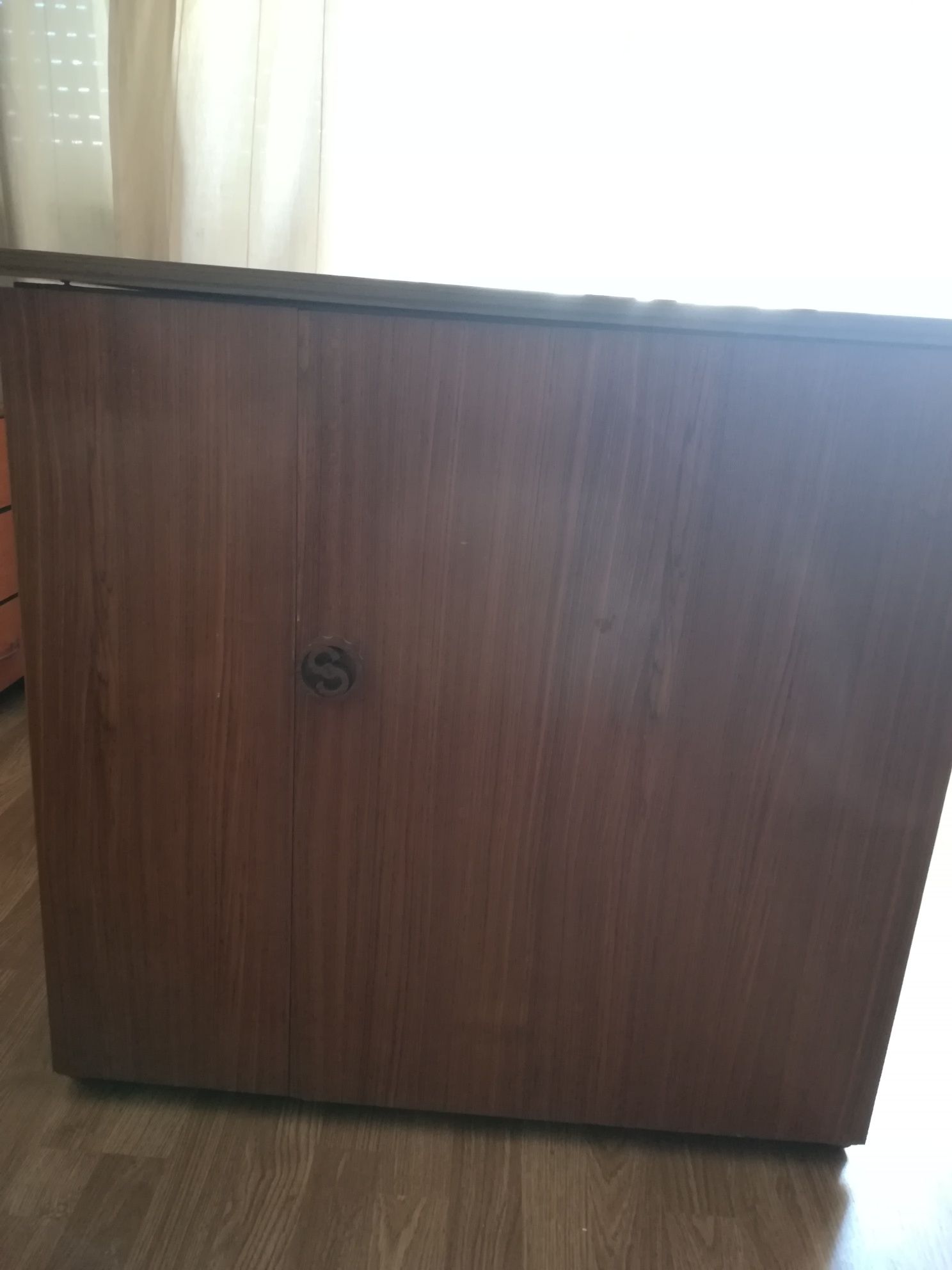 Máquina de costura elétrica singer com mesa