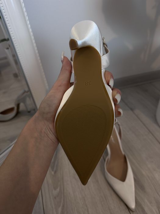 Damskie białe szpilki eleganckie