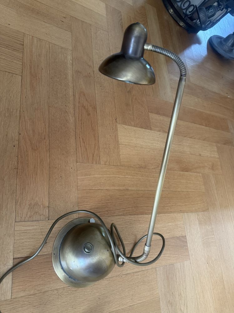Lampka stojąca styluzowana na mosiądz, stan bdb