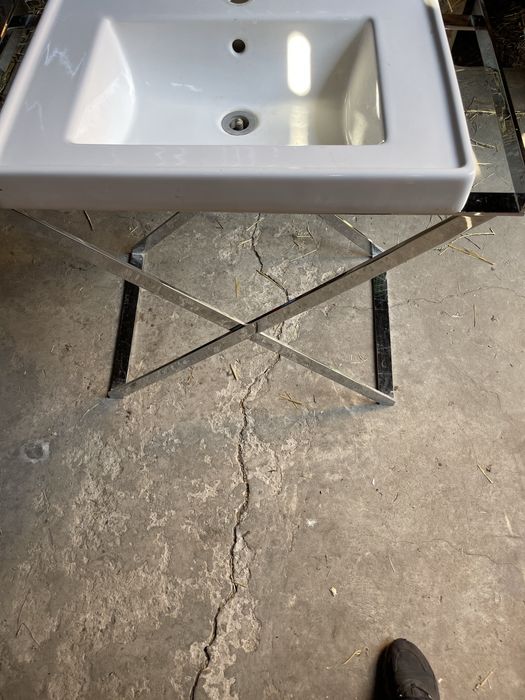 Umywalka ze stelażem