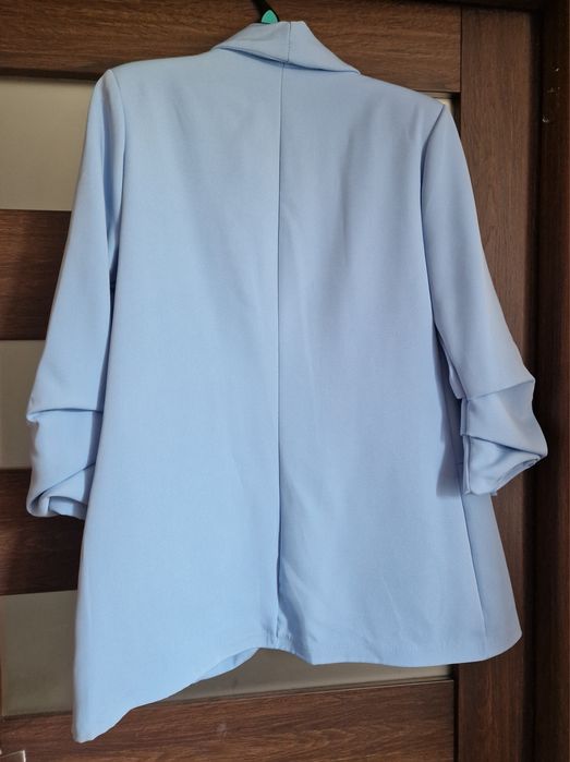 Sprzedam marynarkę damską Nową rękaw marszczony