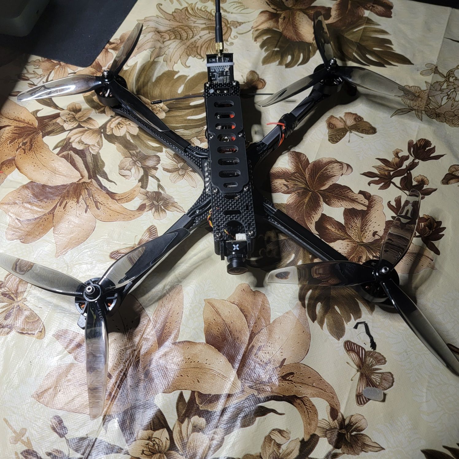 Дрон FPV квадрокоптер