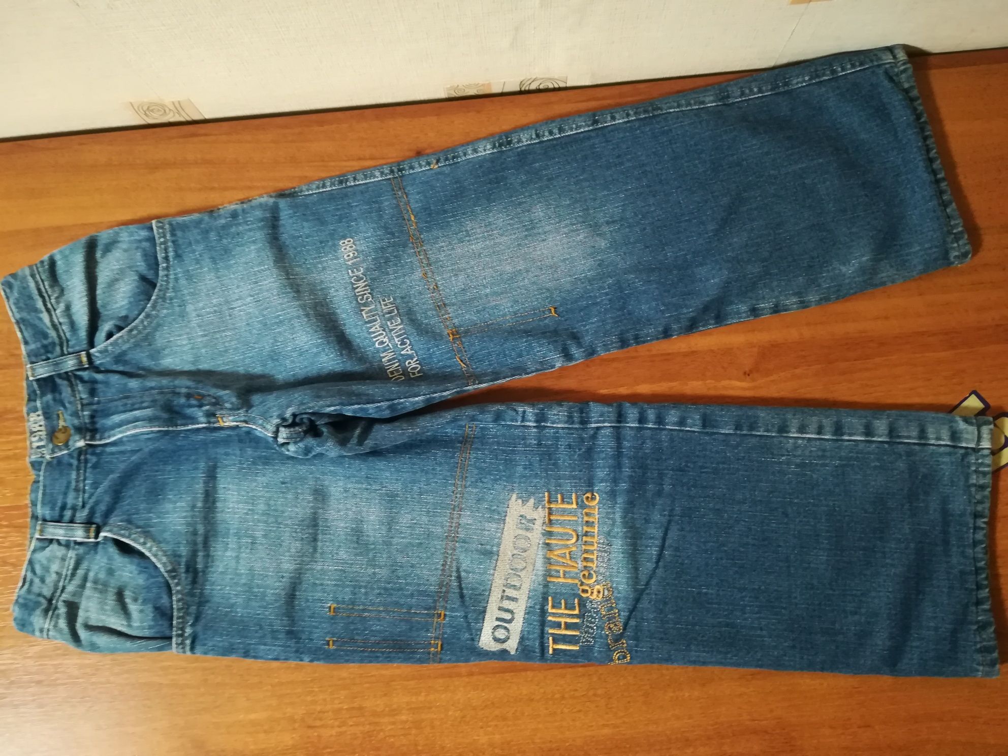 Утеплённые джинсы на мальчика GJ рост 134 б/у