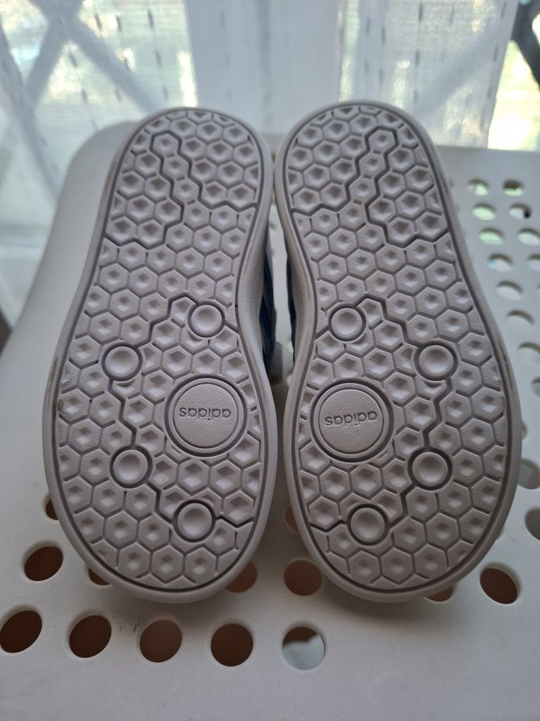 Vendo ténis ADIDAS criança