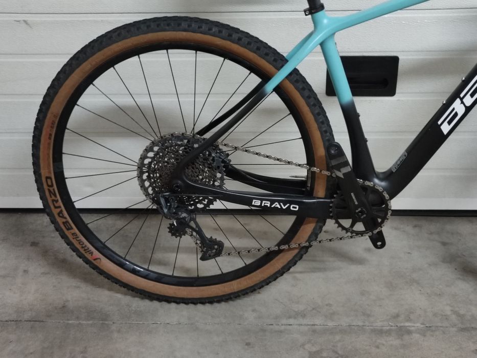 899€
Berria bravo carbon 29 
Tamanho M
Transmissão 1x12 x01
Travões Sh