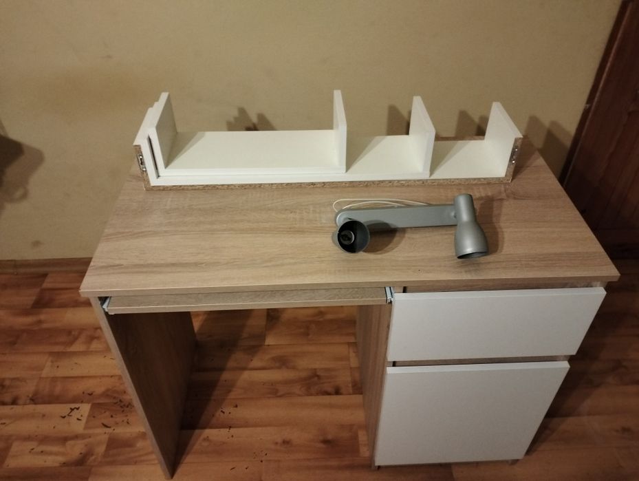 Zestaw meblowy Biurko Półki Lampa Sufitowa