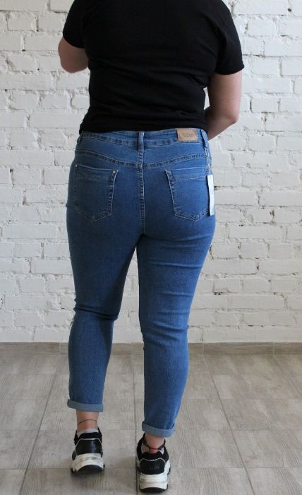 Mega modne jeansy z dziurami r.44 i 42
