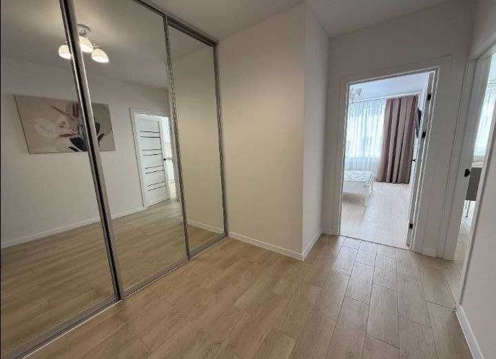 БЕЗ КОМІСІЇ Однокімнатна квартира зі світлим ремонтом і меблями.