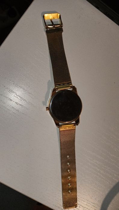 Zegarek damski w kolorze złotym