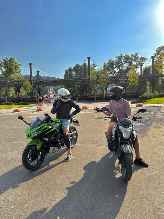 Професійна Мотошкола в Києві. Індивідуальне навчання. Мото інструктор