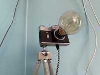 Lampa stojąca zenit z aparatu na statywie edison