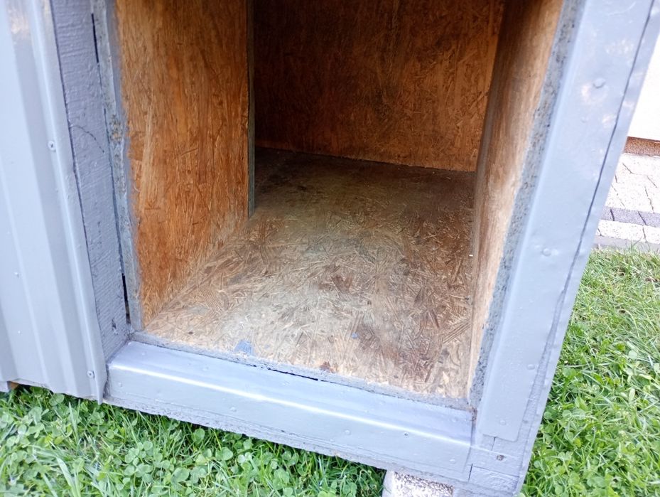 Buda dla psa ocieplana