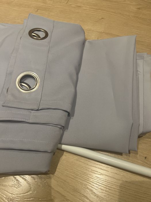 4 zaslony z karniszami