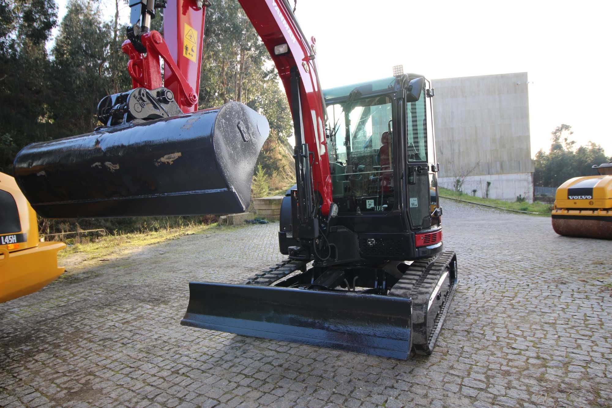 Minigiratória Máquina  rastos Yanmar VIO 50   (como nova )