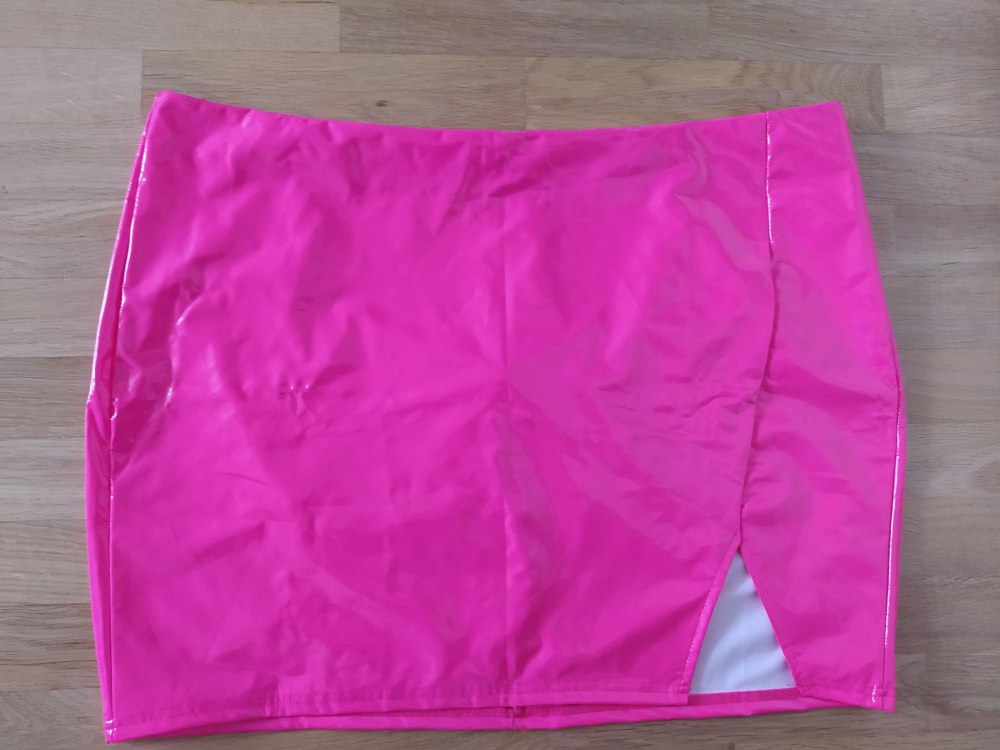 Fluo różowa spódnica plus size lateksowa