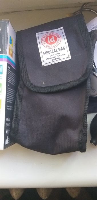 Механический тонометр профессиональный, все работает, без изьянов.