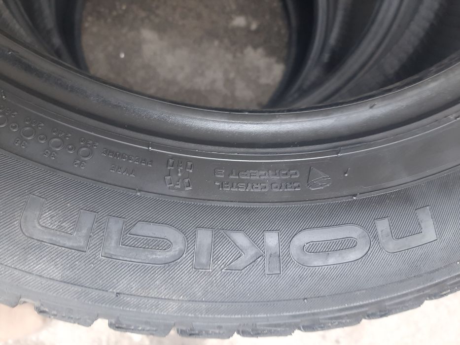 Шини б/у 205/55R16 Nokian зима.