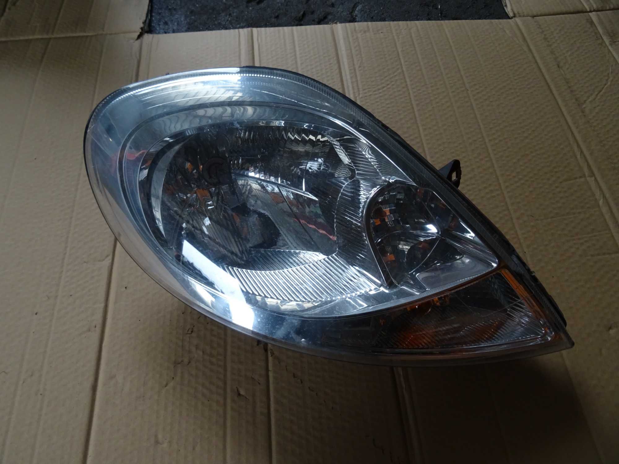 Lampa Prawa Przód Renault Trafic II