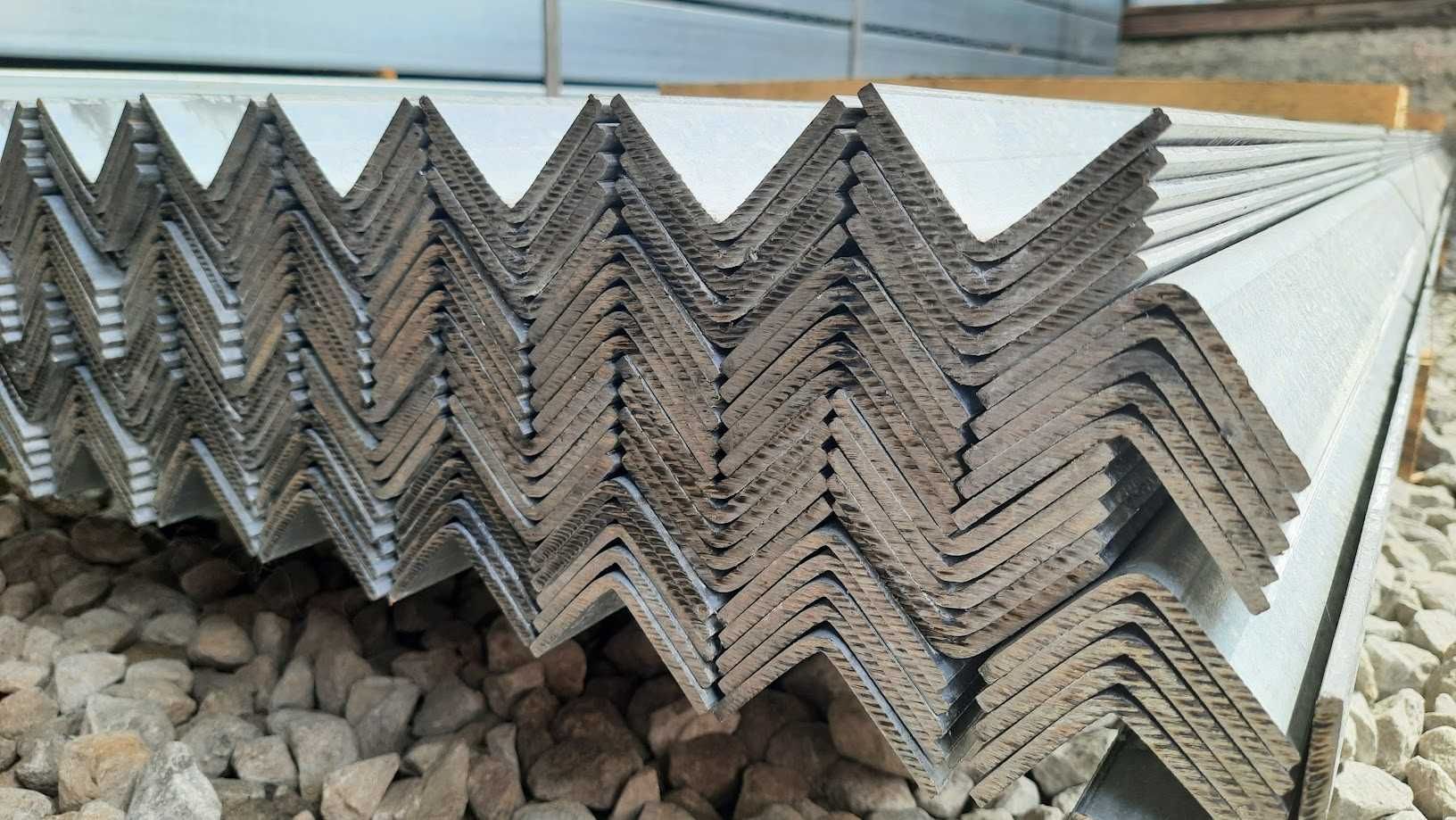 Słupek kątownik 45x45x4 ocynkowany, wys. 2,3m, GRATIS łącznik betonowy