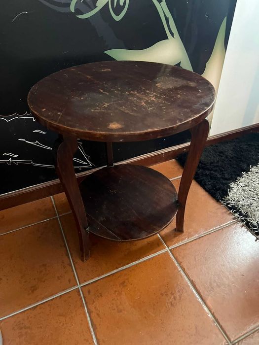 Mesa de apoio redonda em madeira maciça