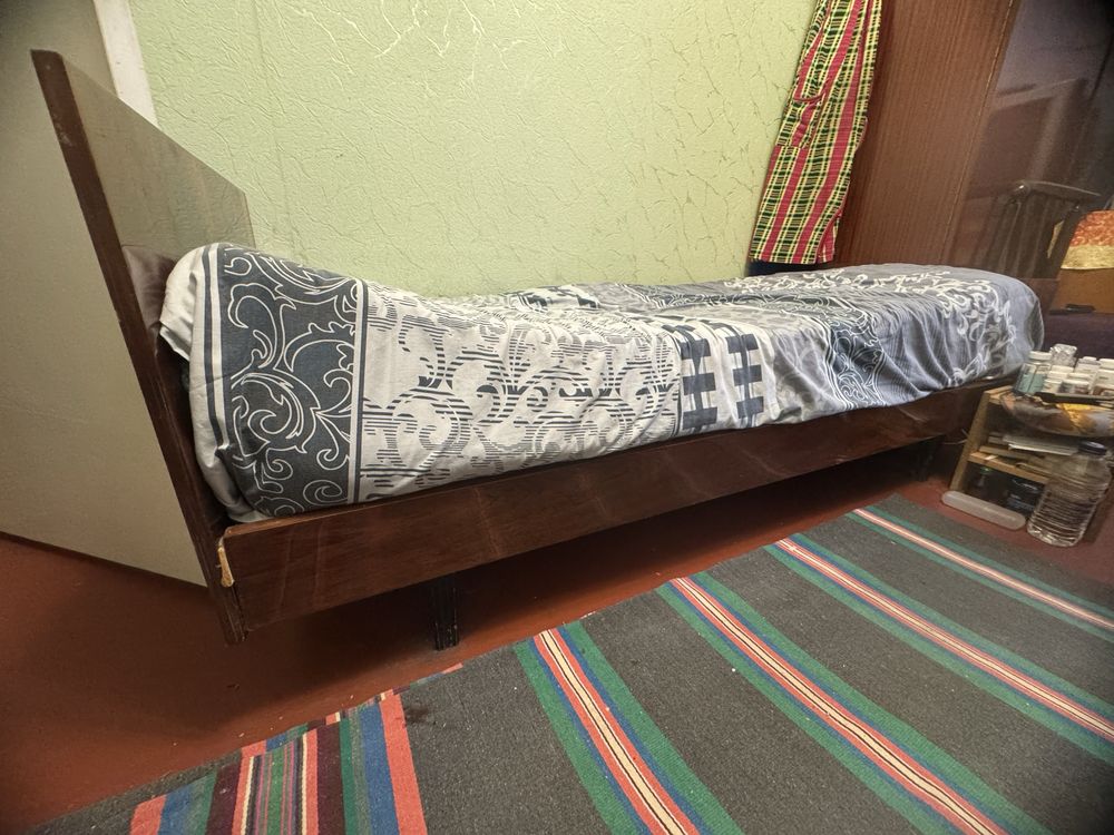 Продам ліжко і шафу