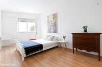 64712 - Quarto com cama de casal em apartamento com 4 quartos