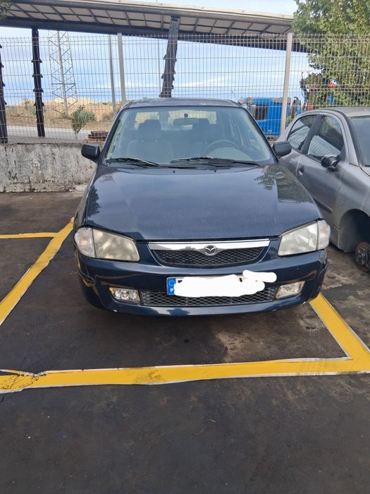 Mazda 323 para peças
