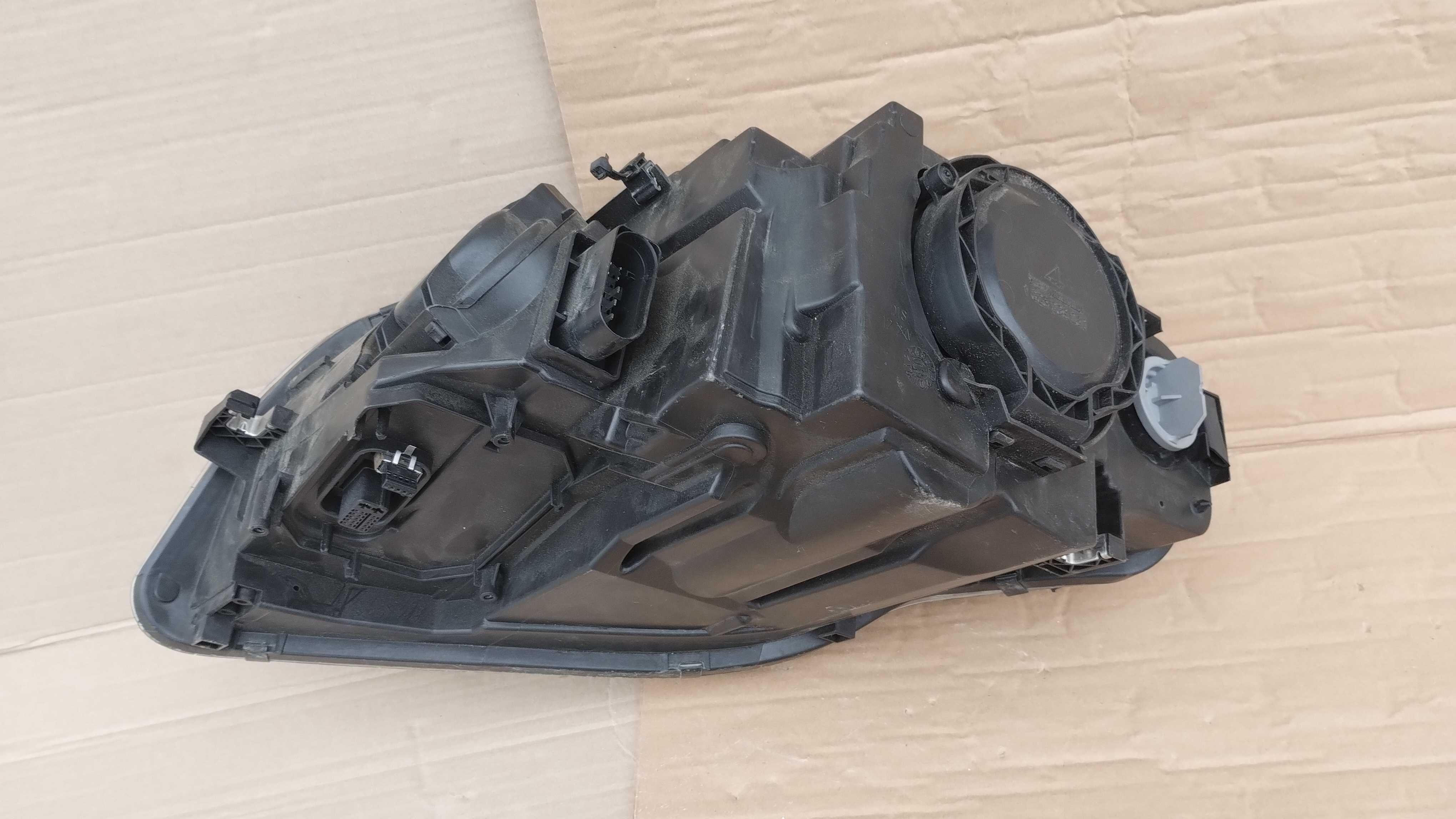 Lampa Przód Prawa Bi Xenon Audi A4 B7 8E 8E0 04-08r Europa