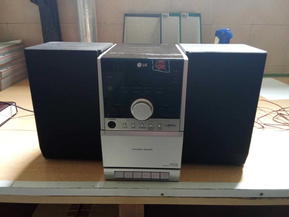 Aparelhagem micro HIFi LG com CD/Cassete Rádio AM/FM/AUX