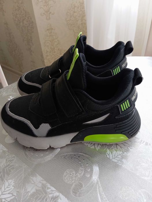 Продам кросівки шкіряні 22 см