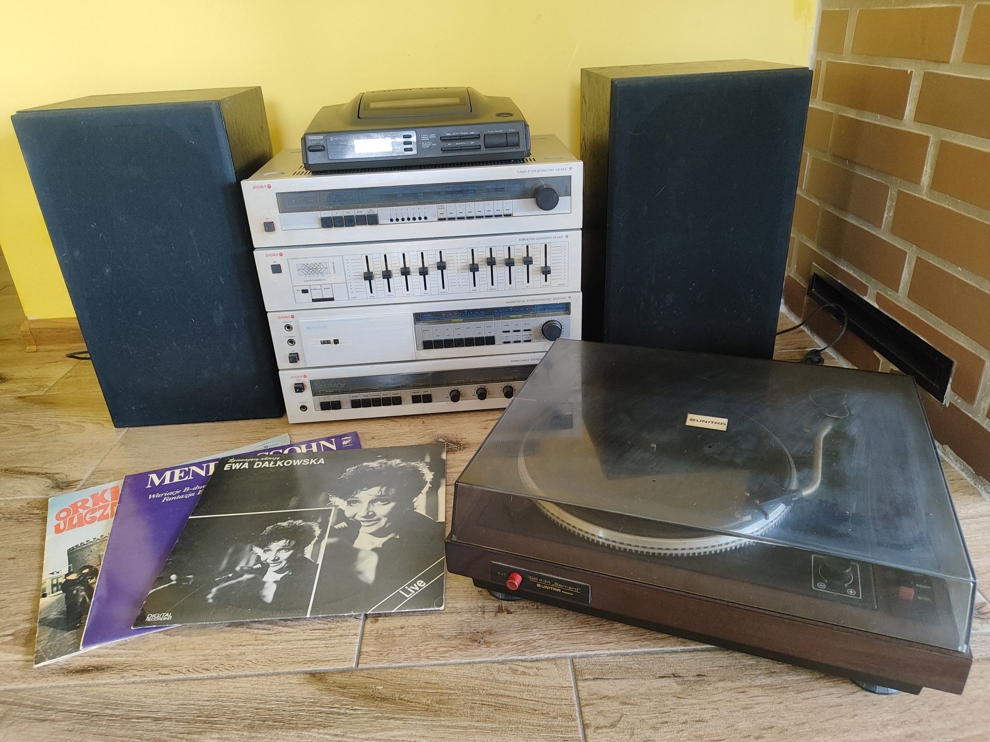 Kompletny zestaw gramofon, wieża, kolumny, odtwarzacz CD, płyty winyl