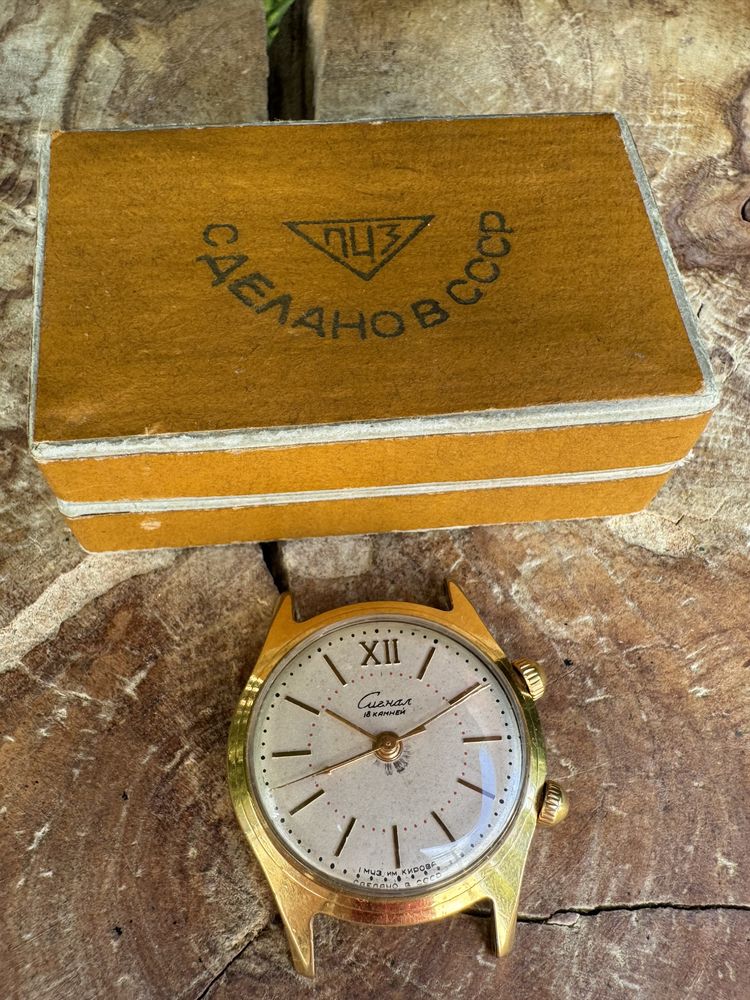 Radziecki pozłacany zegarek Signal z budzikiem +oryginalne pudelko
