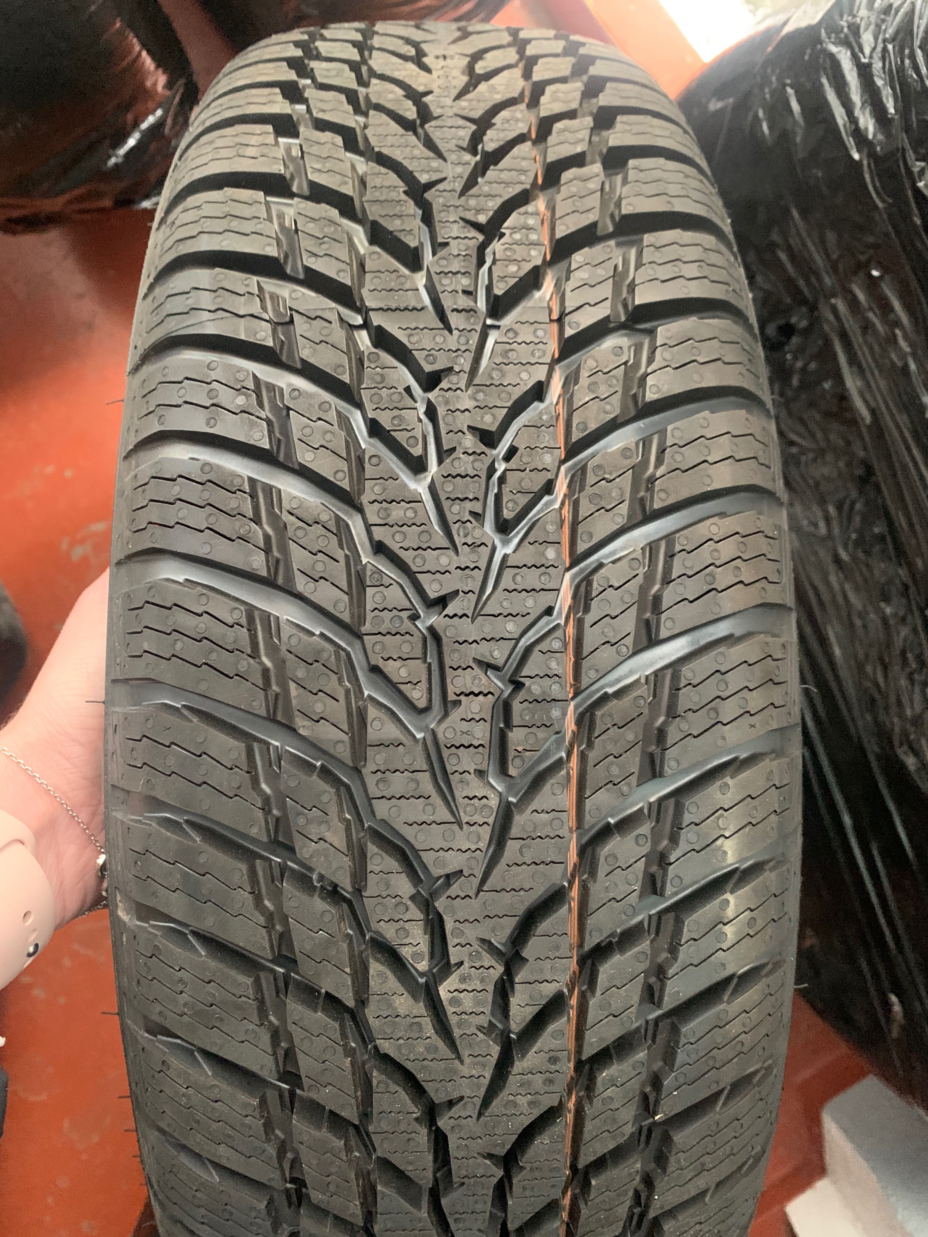 Автошини Nokian WR Snowproof 185/65 R 15.