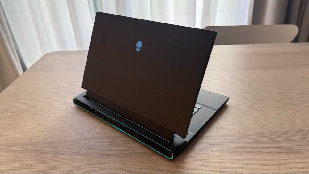 Alienware M15 R3 i7-10750H/RTX 2070 Super 8GB/16GB RAM/1TB SSD/300Hz