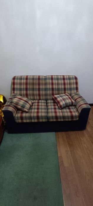 Sofá de 2 lugares em tecido