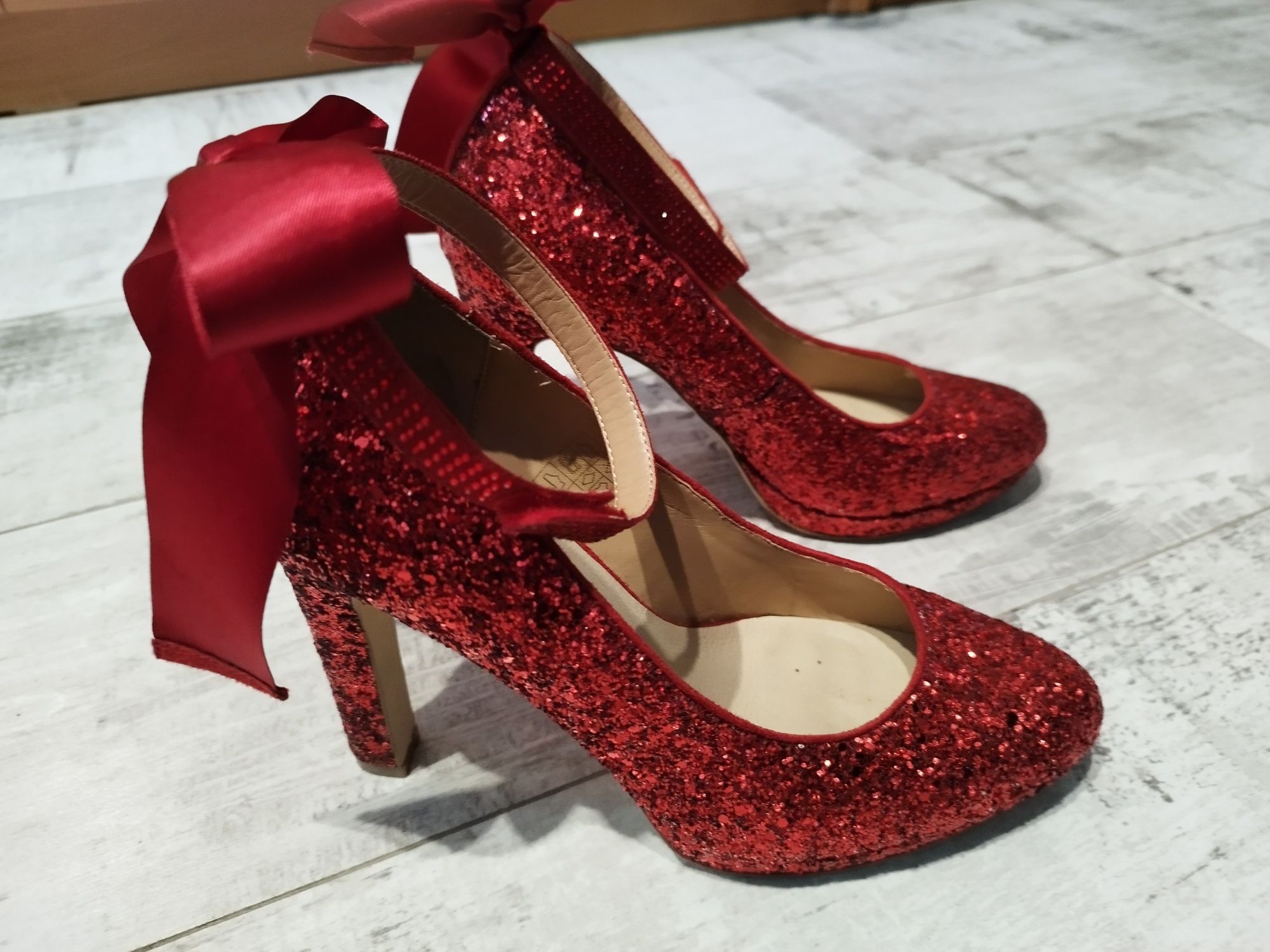 Buty szpilki piękne czerwone