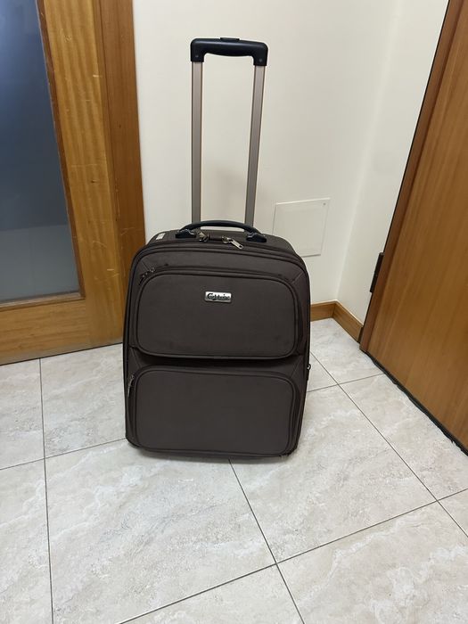 Mala de viagem em bom estado