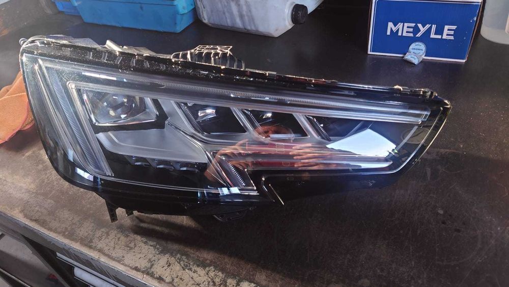 Lampa matrix prawa audi a4 b9  2016 rok oryginalna nowa