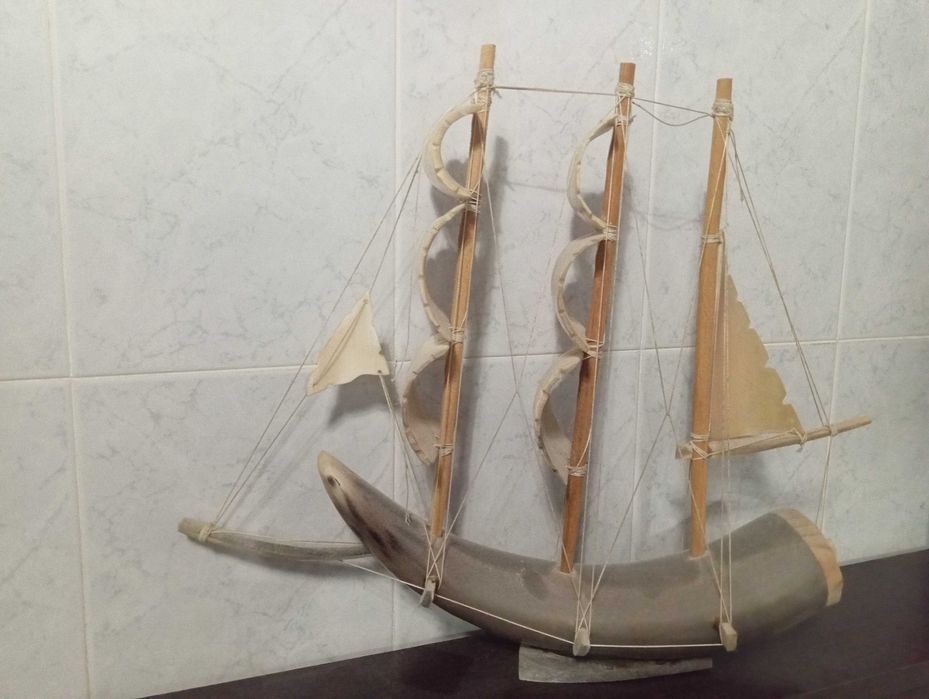Barco em chifre / corno (artigo artesanal provenientes de ex colónias)