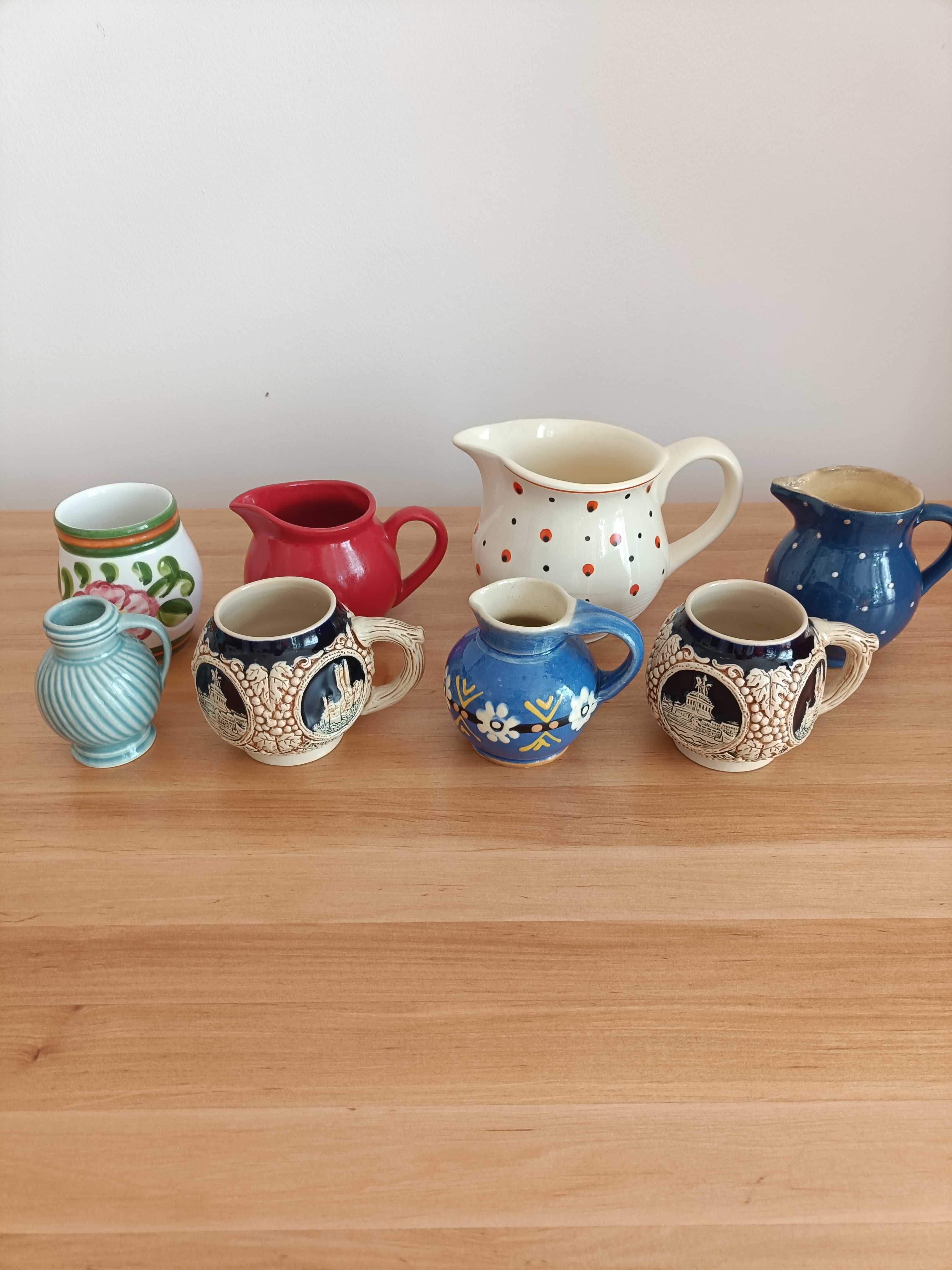 stare ceramiczne dzbanki ozdobne