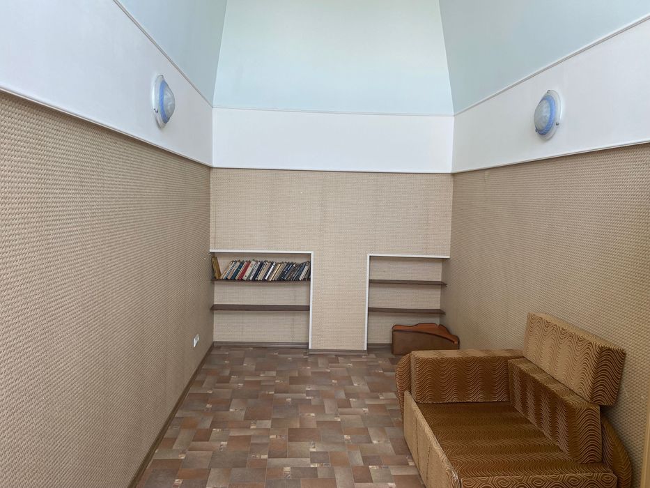 Продаж 2к/кв з додатковою кімнатою на мансарді в центрі міста (л1)