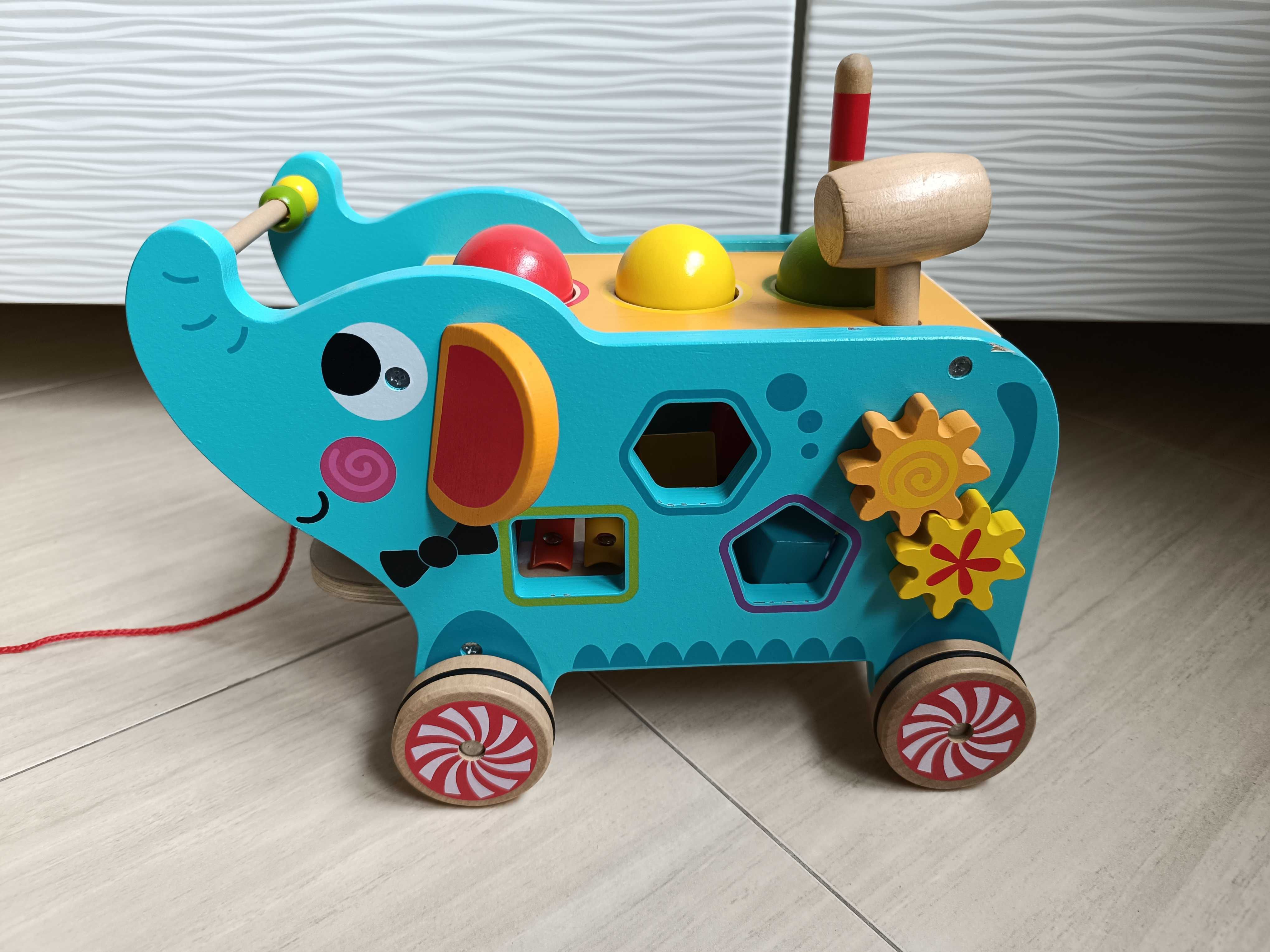 Brinquedo de puxar com actividades
