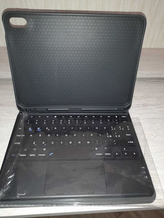 Etui ochronne do iPada 10,2" 7/8 i 9 gen z klawiaturą Bluetooth