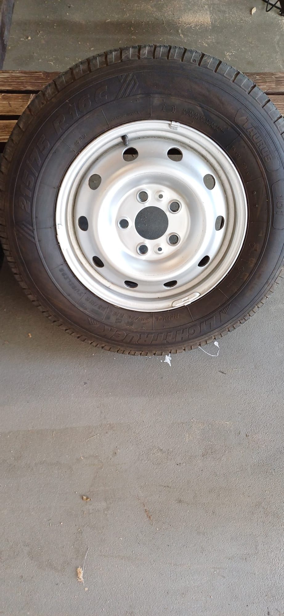 Opony 215/75 R16C