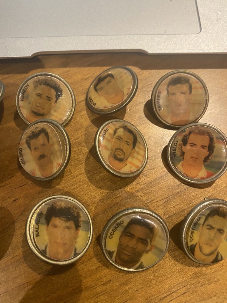 pins dos jogadores sporting e Benfica