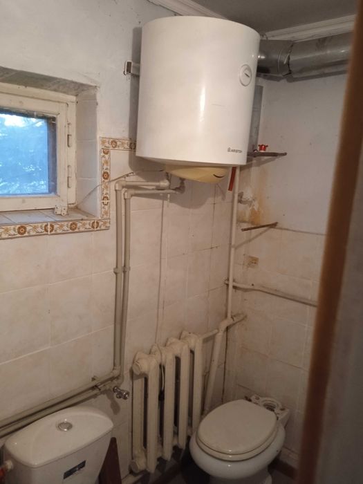 Будинок з комунікаціями та міською пропискою