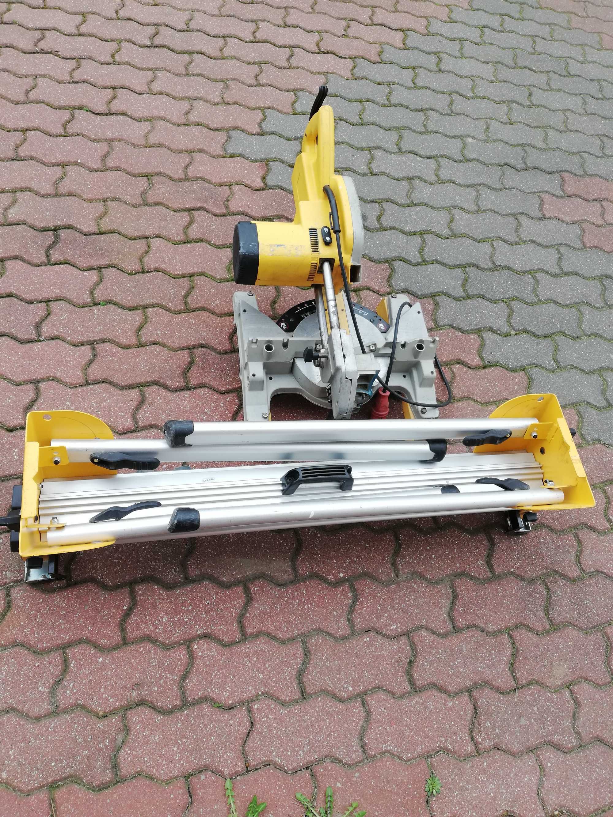 Dewalt DW 707 ukosnica ze stolem