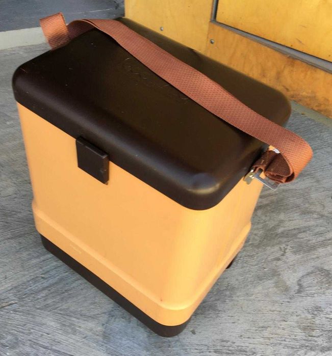 Холодильник мини автомобильный COLDSTAR 100