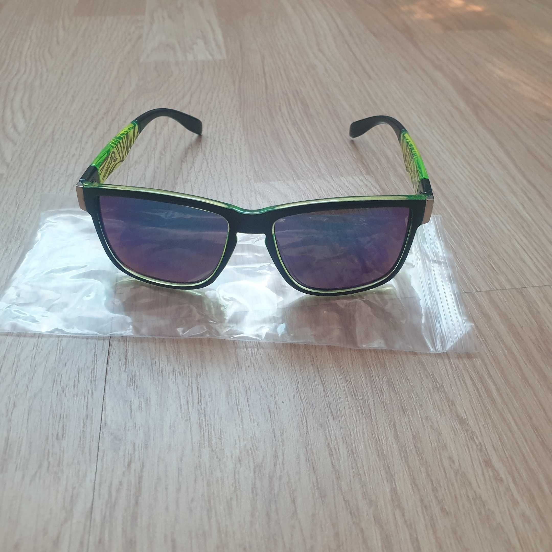 Quiksilver okulary przeciwsłoneczne oprawki zielony motyw