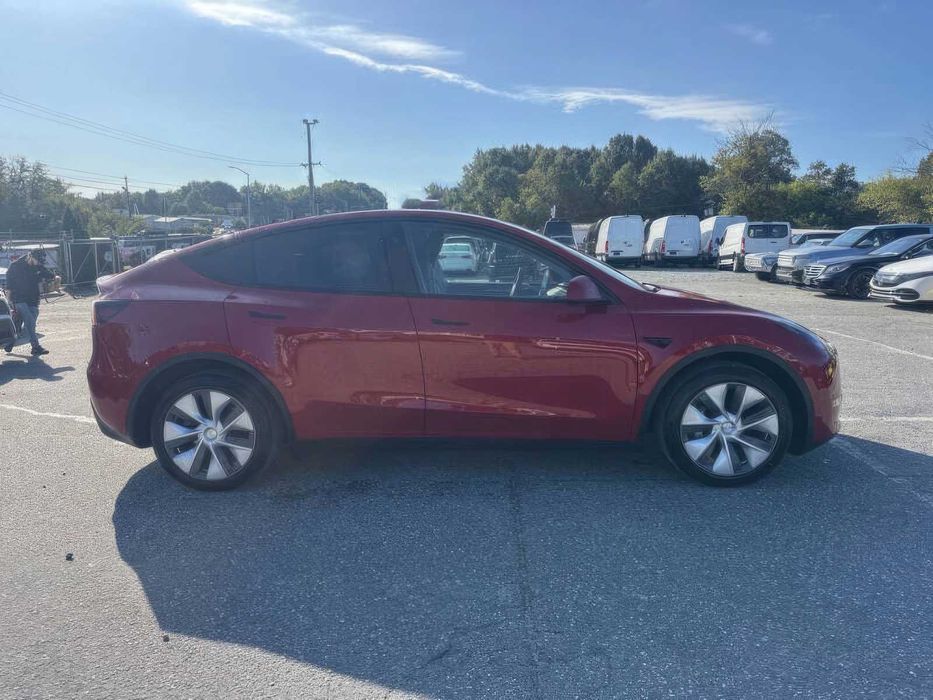 Tesla Model Y      2023